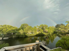 4BR Private Dock, Warm Spring Canal, Kayaks, Canoe